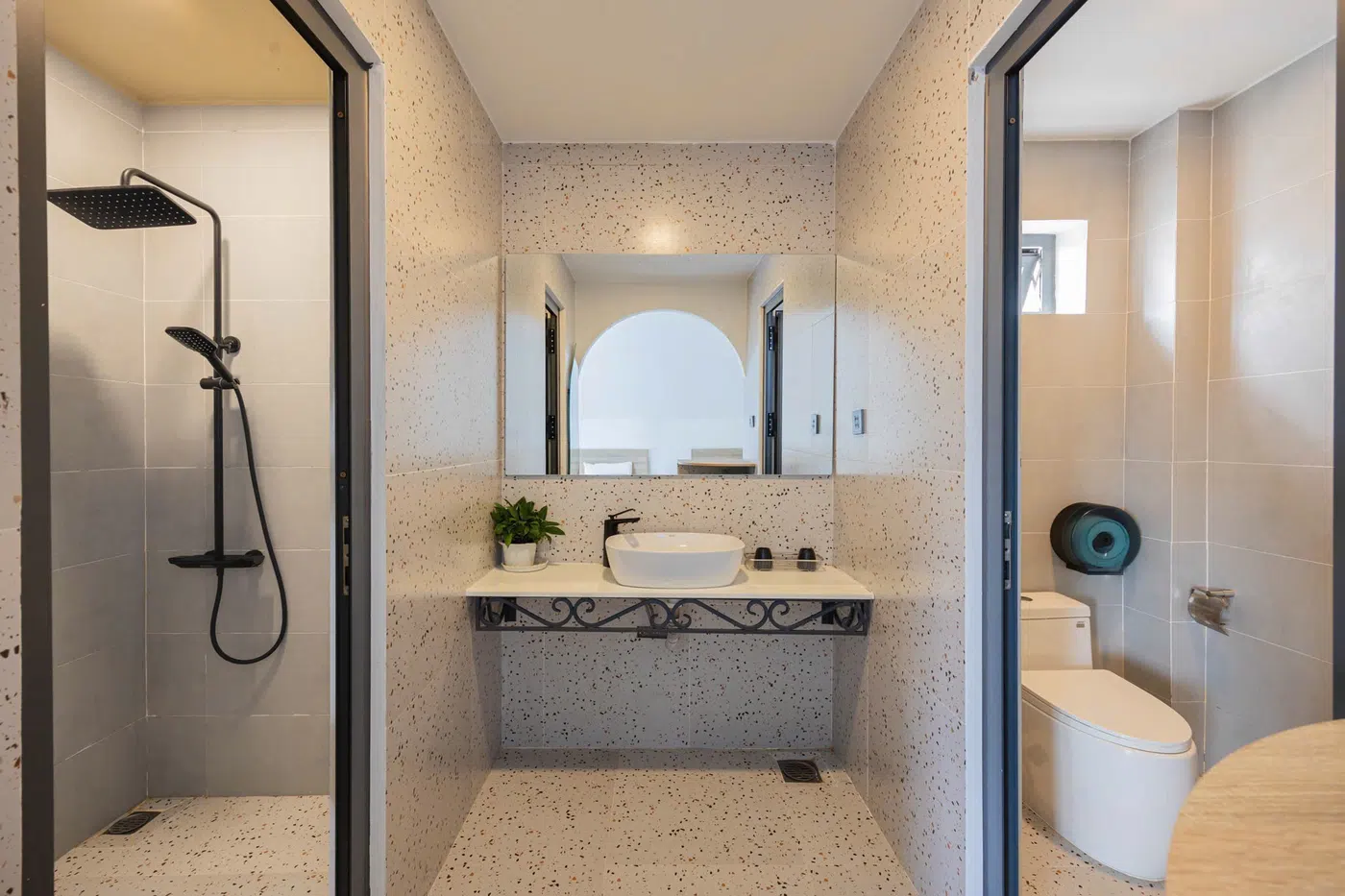 Villa sân vườn với kiến trúc hiện đai ngay trung tâm Đà Lạt - thuê villa đà lạt ảnh 7